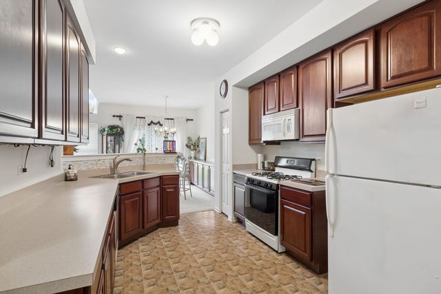 16532 S Windsor Lane, Lockport, IL 60441