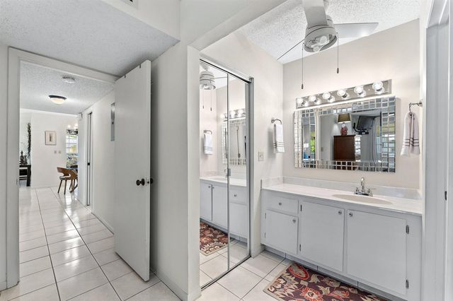 1210 S Drive Circle D, Delray Beach, FL 33445