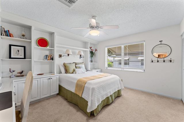 1210 S Drive Circle D, Delray Beach, FL 33445
