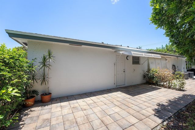 1210 S Drive Circle D, Delray Beach, FL 33445