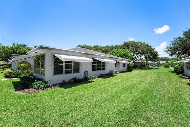 1210 S Drive Circle D, Delray Beach, FL 33445