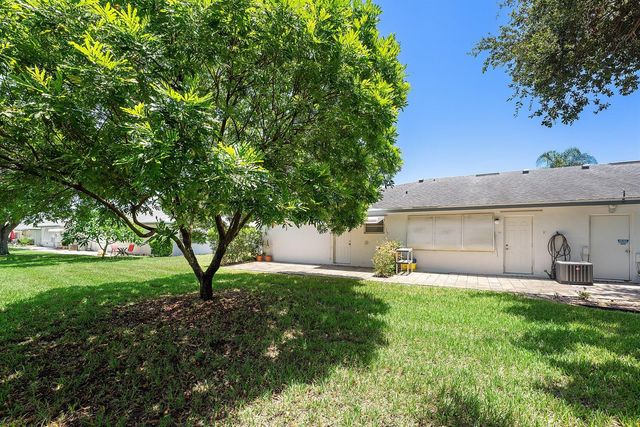 1210 S Drive Circle D, Delray Beach, FL 33445
