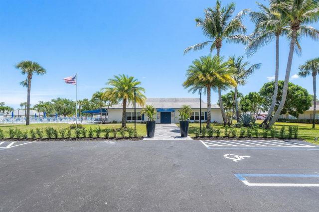 1210 S Drive Circle D, Delray Beach, FL 33445