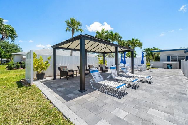1210 S Drive Circle D, Delray Beach, FL 33445
