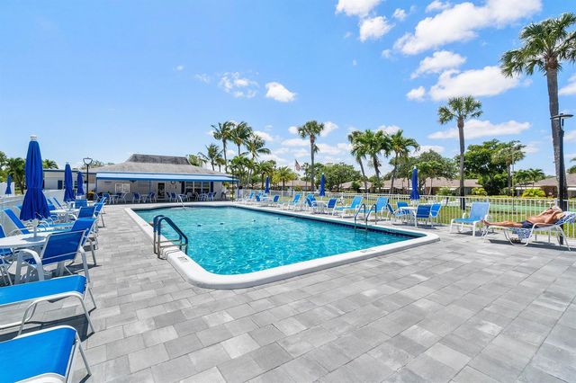 1210 S Drive Circle D, Delray Beach, FL 33445