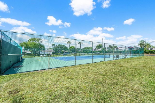 1210 S Drive Circle D, Delray Beach, FL 33445