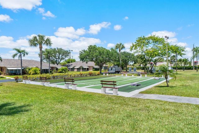 1210 S Drive Circle D, Delray Beach, FL 33445