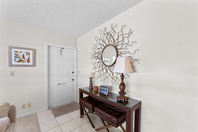 1210 S Drive Circle D, Delray Beach, FL 33445