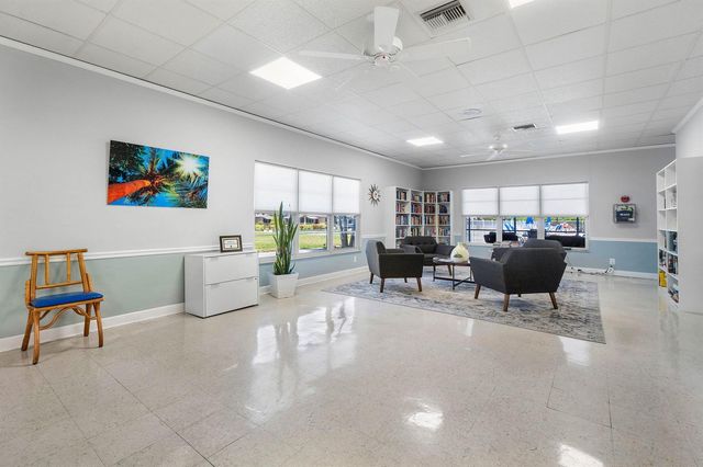 1210 S Drive Circle D, Delray Beach, FL 33445