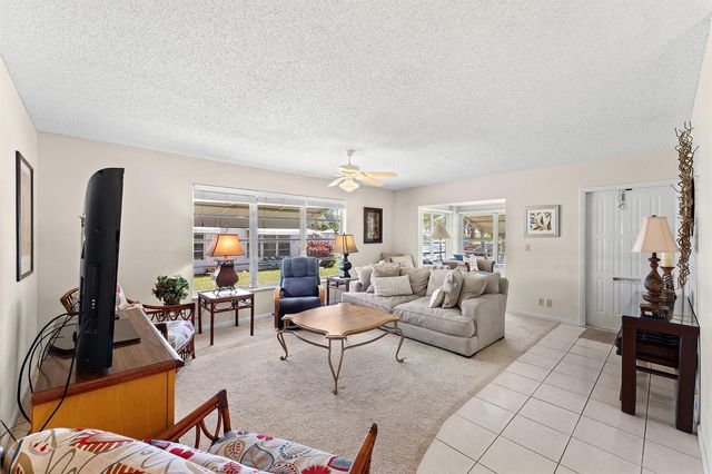 1210 S Drive Circle D, Delray Beach, FL 33445