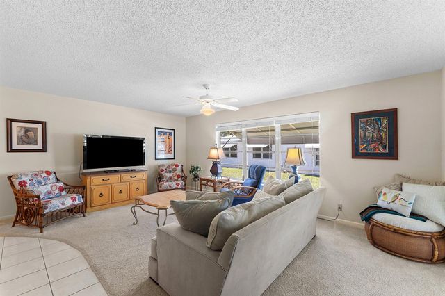 1210 S Drive Circle D, Delray Beach, FL 33445