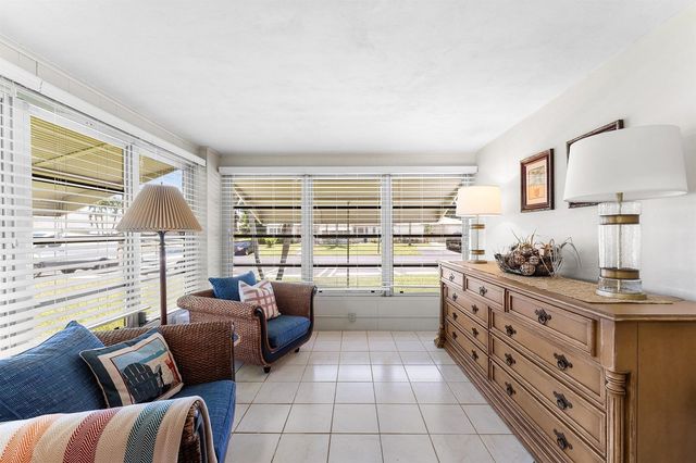 1210 S Drive Circle D, Delray Beach, FL 33445