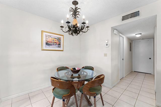1210 S Drive Circle D, Delray Beach, FL 33445