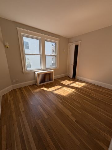 37 Lafayette Place 2, Salem, MA 01970