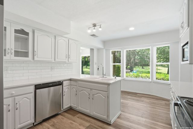 220 LARK LN, New Braunfels, TX 78132