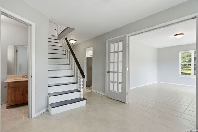 220 LARK LN, New Braunfels, TX 78132