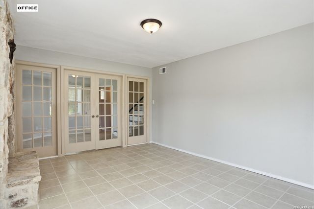 220 LARK LN, New Braunfels, TX 78132
