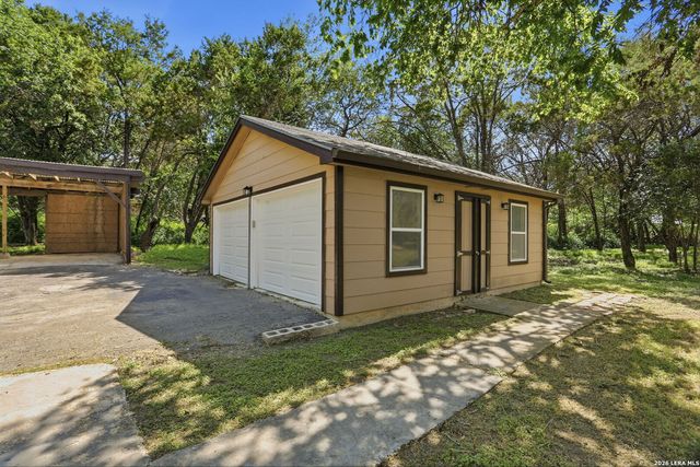 220 LARK LN, New Braunfels, TX 78132
