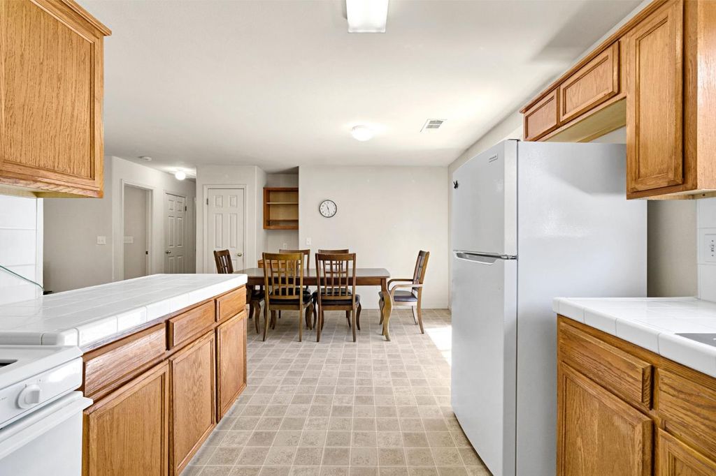 Image 12 of property listing at 319 Marie Street, Mendota, CA 93640