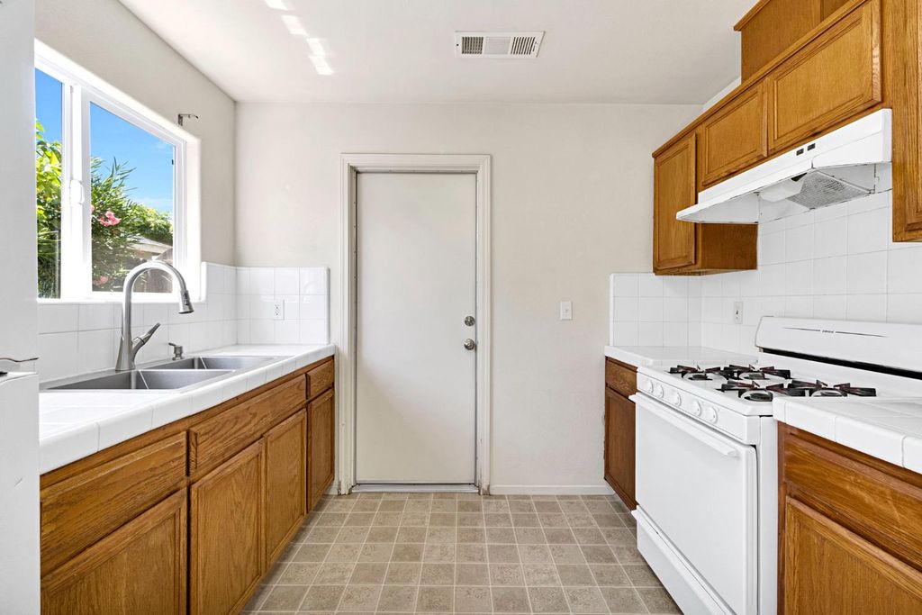 Image 14 of property listing at 319 Marie Street, Mendota, CA 93640