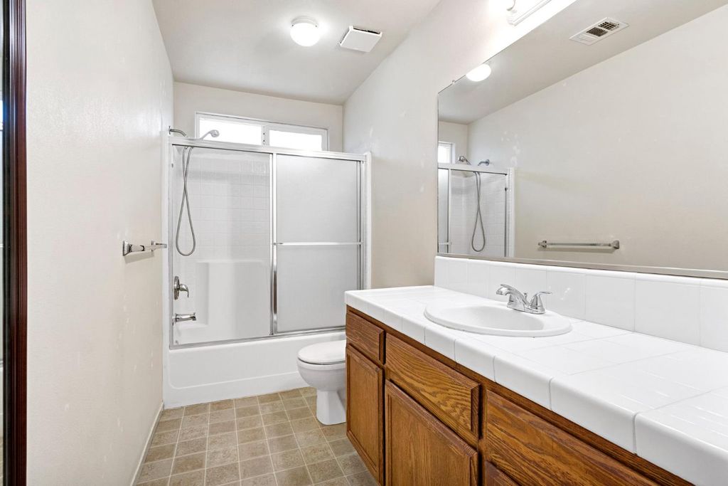 Image 16 of property listing at 319 Marie Street, Mendota, CA 93640