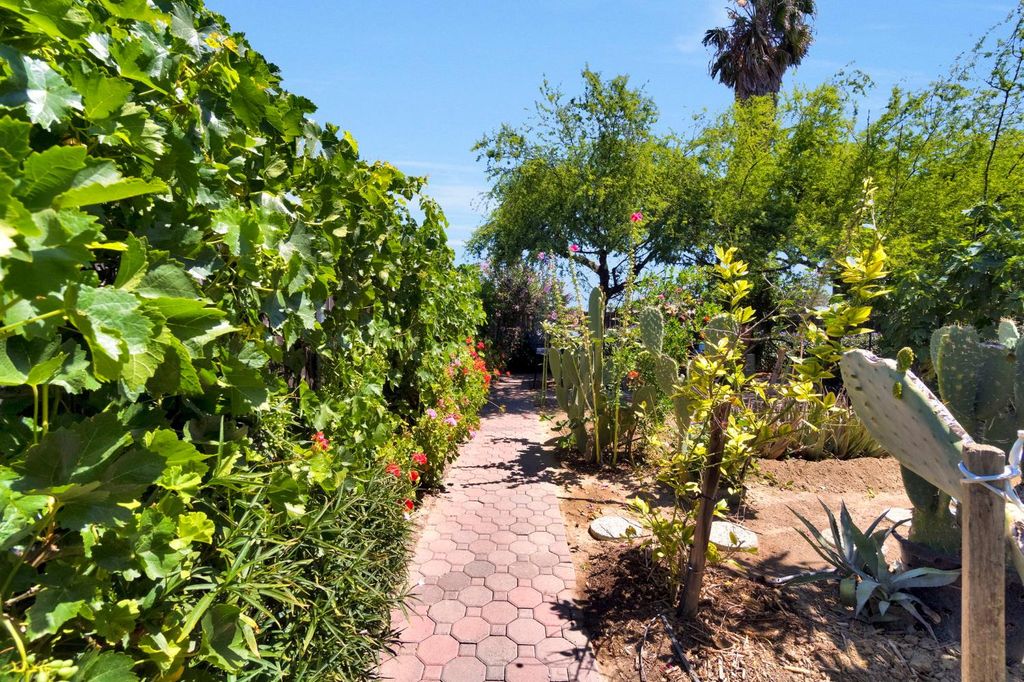 Image 27 of property listing at 319 Marie Street, Mendota, CA 93640