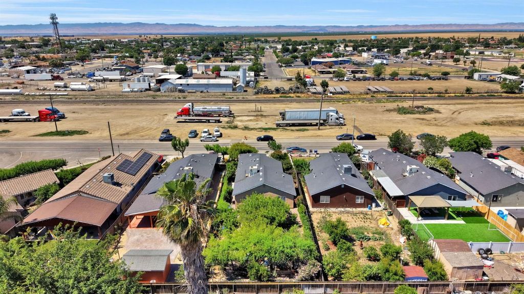 Image 35 of property listing at 319 Marie Street, Mendota, CA 93640