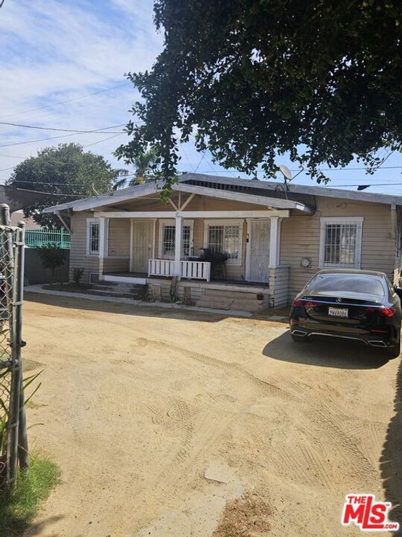 4044 Woodlawn Avenue, Los Angeles, CA 90011