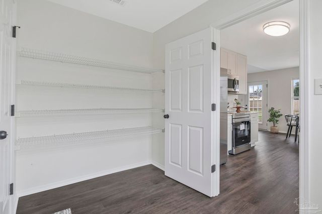 4026 Shorewood Dr, Pensacola, FL 32507