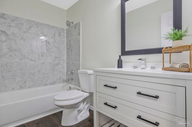 4026 Shorewood Dr, Pensacola, FL 32507
