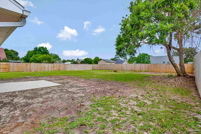 4026 Shorewood Dr, Pensacola, FL 32507