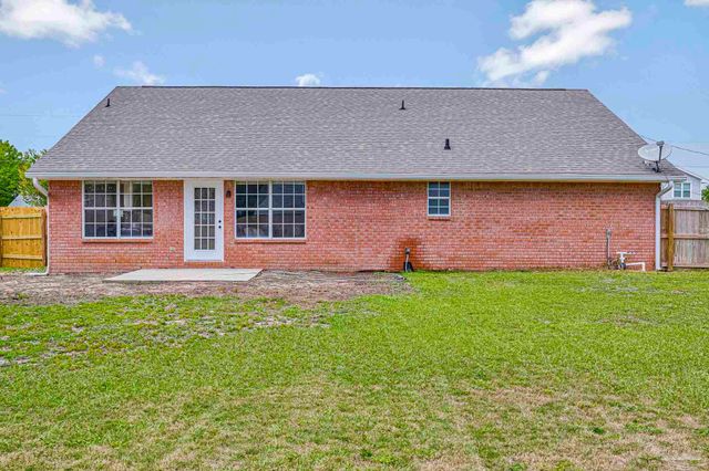 4026 Shorewood Dr, Pensacola, FL 32507
