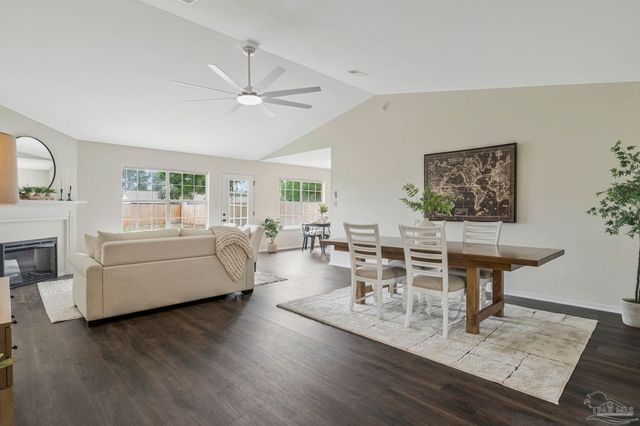 4026 Shorewood Dr, Pensacola, FL 32507