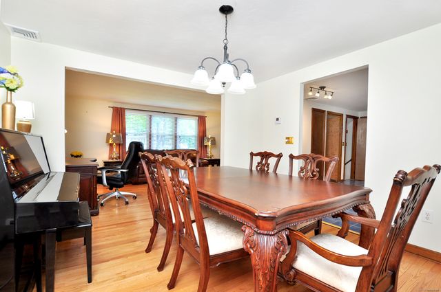 72 Brookview Road, Windsor, CT 06095