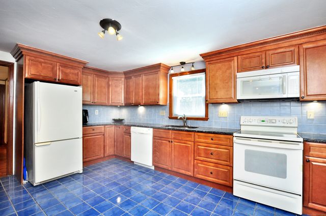 72 Brookview Road, Windsor, CT 06095