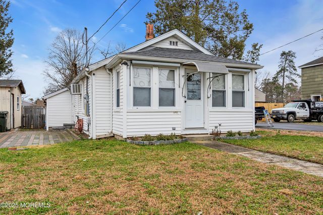 103 Lilac Street, Lakehurst, NJ 08733