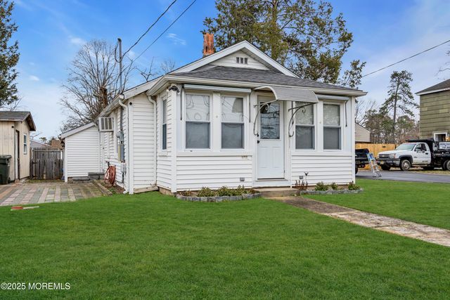 103 Lilac Street, Lakehurst, NJ 08733