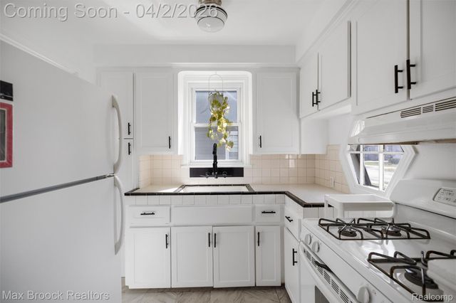 774 Gardendale Street, Ferndale, MI 48220