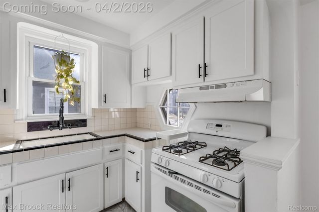 774 Gardendale Street, Ferndale, MI 48220