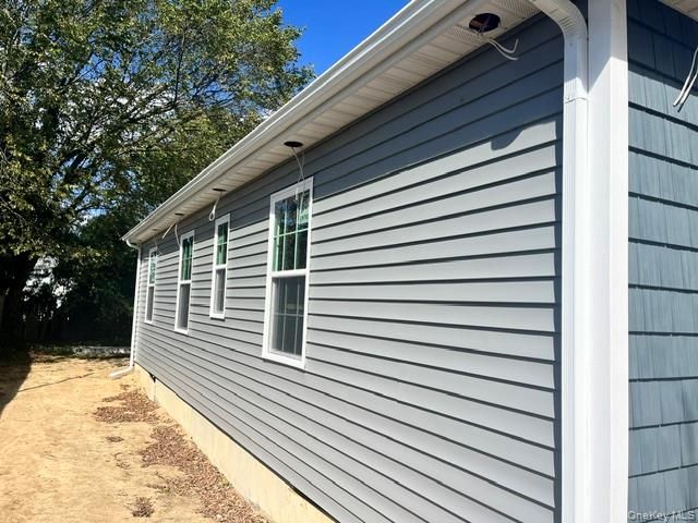 55 Corsica Street, Copiague, NY 11726