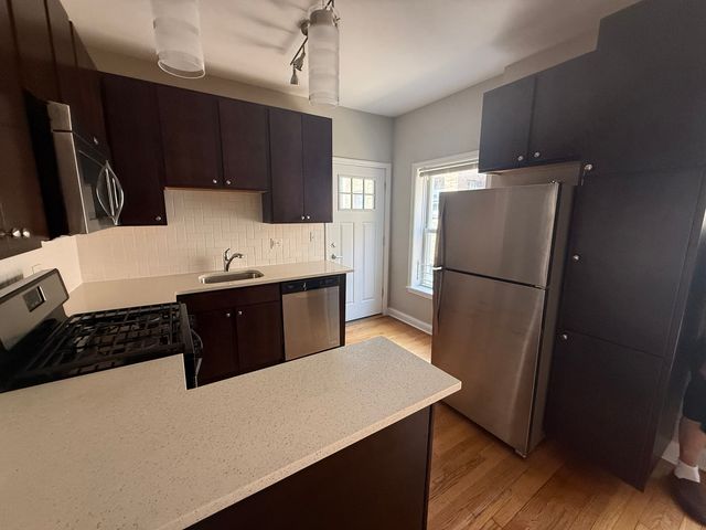 838 E 53rd Street 2W, Chicago, IL 60615