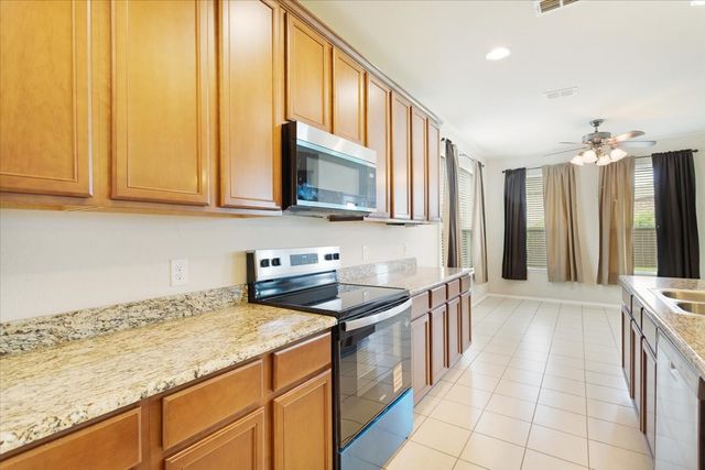 802 Swan Ridge Drive, Sherman, TX 75092