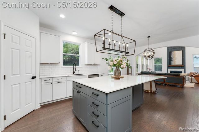 908 S Livernois Road, Rochester Hills, MI 48307