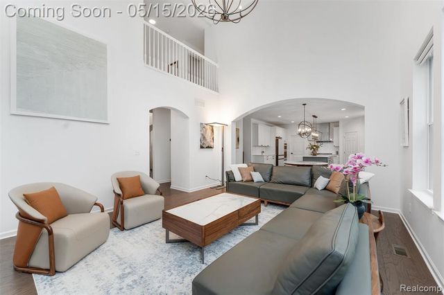 908 S Livernois Road, Rochester Hills, MI 48307
