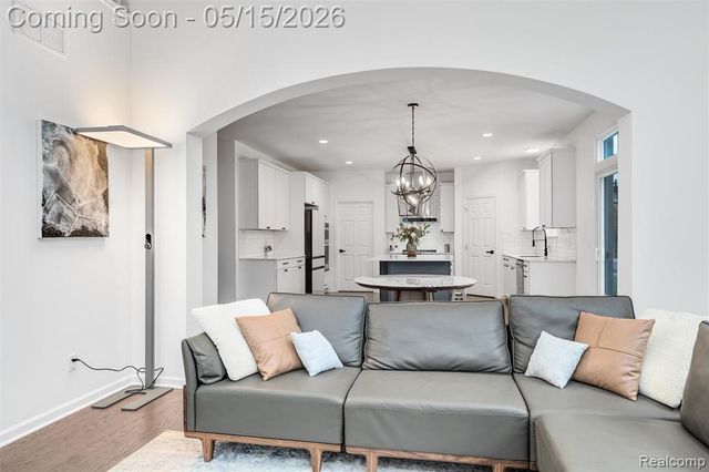 908 S Livernois Road, Rochester Hills, MI 48307