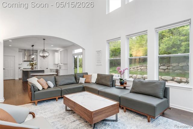 908 S Livernois Road, Rochester Hills, MI 48307