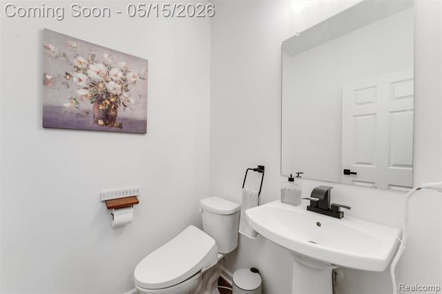 908 S Livernois Road, Rochester Hills, MI 48307