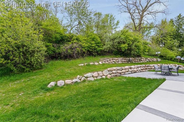 908 S Livernois Road, Rochester Hills, MI 48307