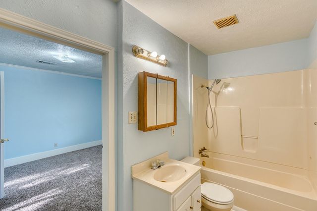 2125 Avenue A, Nederland, TX 77627