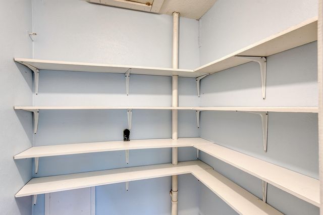 2125 Avenue A, Nederland, TX 77627